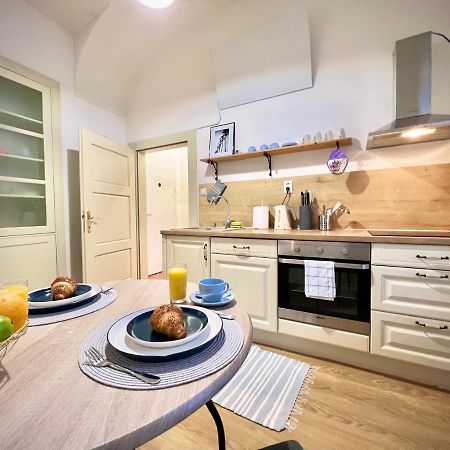 Elegant Apartment In Košice Buitenkant foto