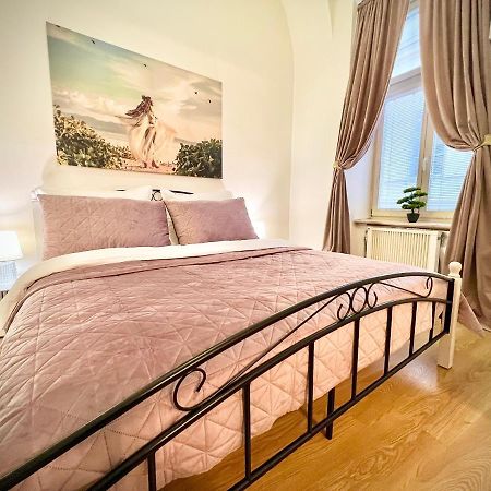 Elegant Apartment In Košice Buitenkant foto