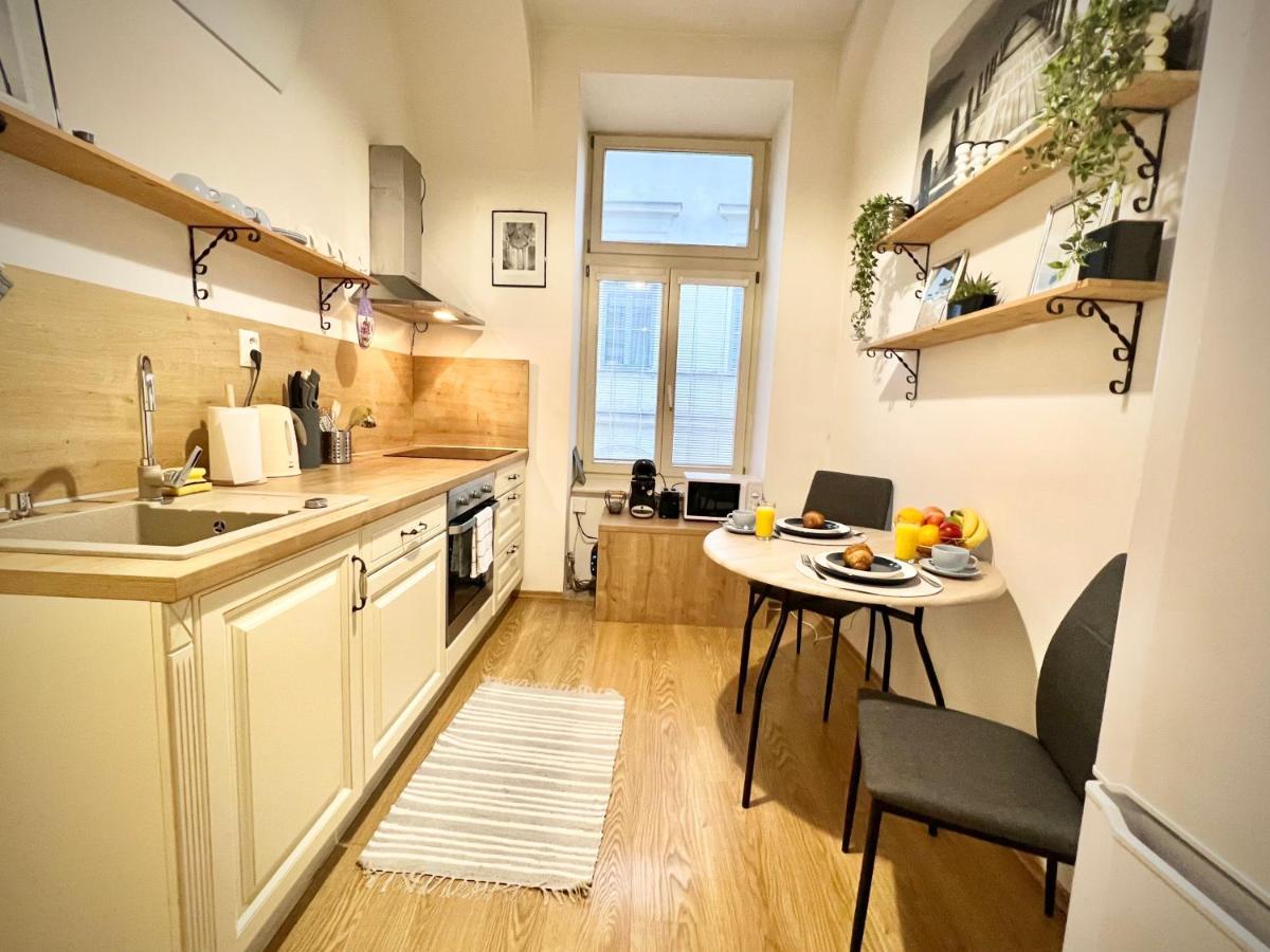Elegant Apartment In Košice Buitenkant foto