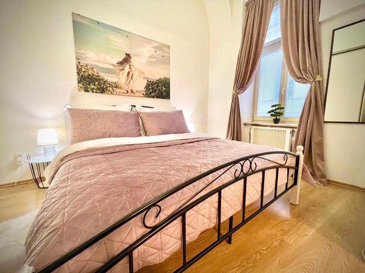 Elegant Apartment In Košice Buitenkant foto